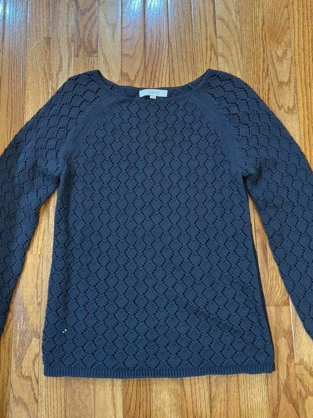 perfect loft scalloped texture knit boat neck blue sweater